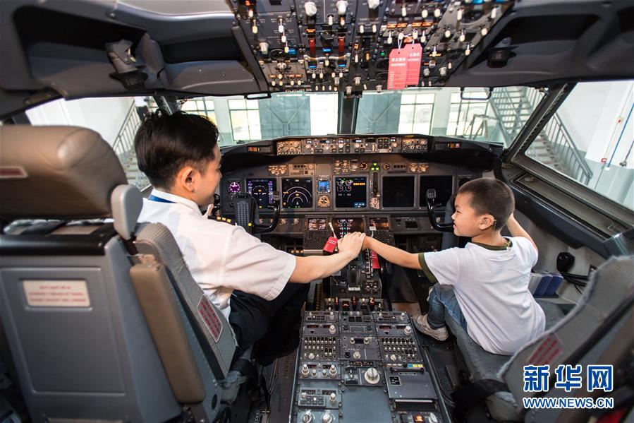 China Southern Airlines Arranges 'Little Pilots Experience 